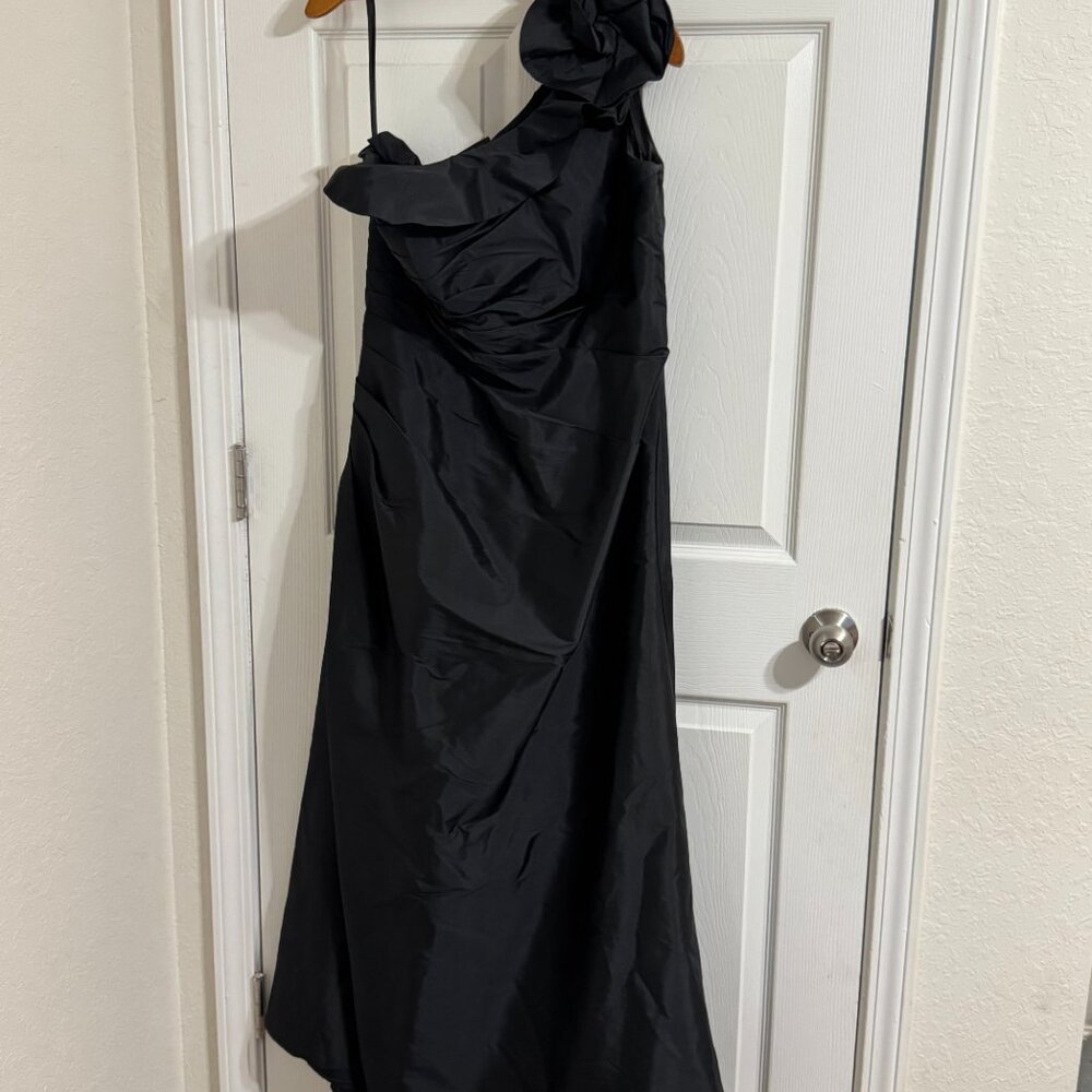 Angelina Faccenda Mori Lee Black Taffeta One Shoulder Rosette Gown Size 18